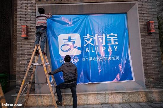 由于央行停發(fā)支付牌照，市場上現(xiàn)在一張牌照可以賣出2.5億至4.8億元的價格。(視覺中國/圖)由于央行停發(fā)支付牌照，市場上現(xiàn)在一張牌照可以賣出2.5億至4.8億元的價格。(視覺中國/圖)